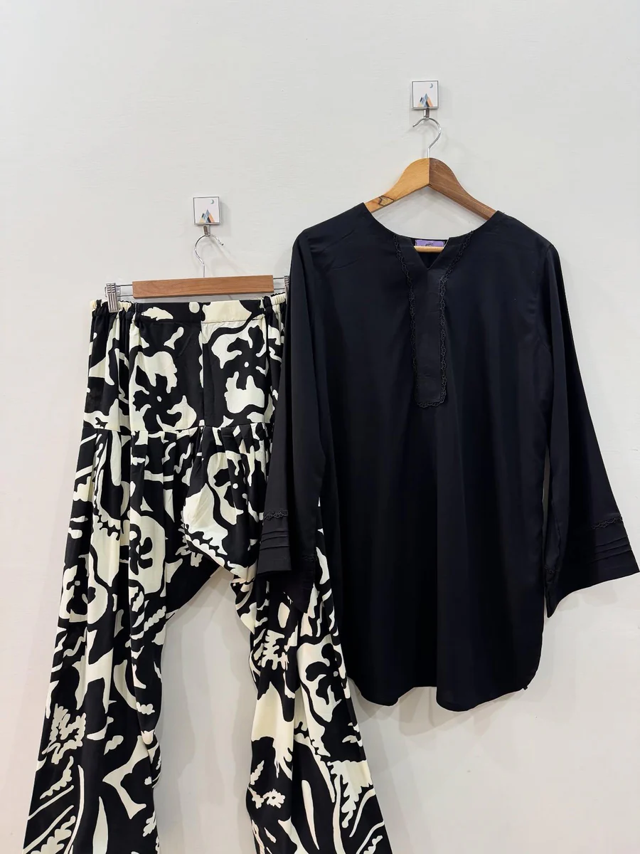 BLACK/WHITE SET ( FARSHI SHALWAR )